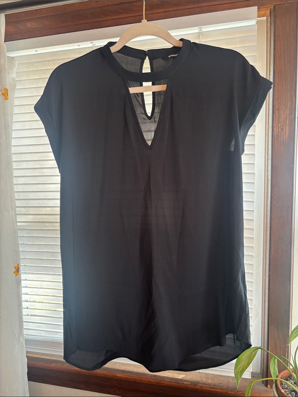 Women’s Black Keyhole Cap-Sleeve Top